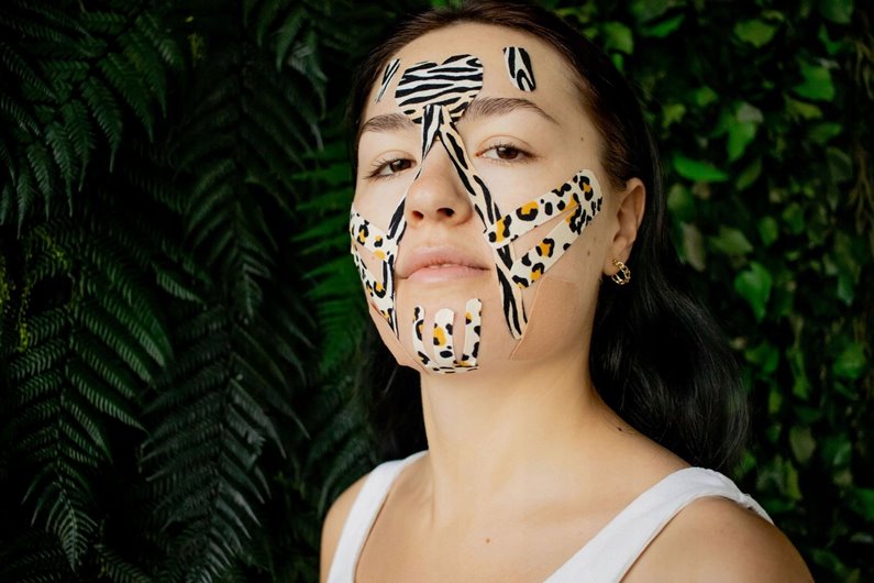 TAŚMA KINESIO TEJPY TWARZ KINEZJOLOGICZNA PLASTRY TAPE KINESIOTAPING 2,5x5m